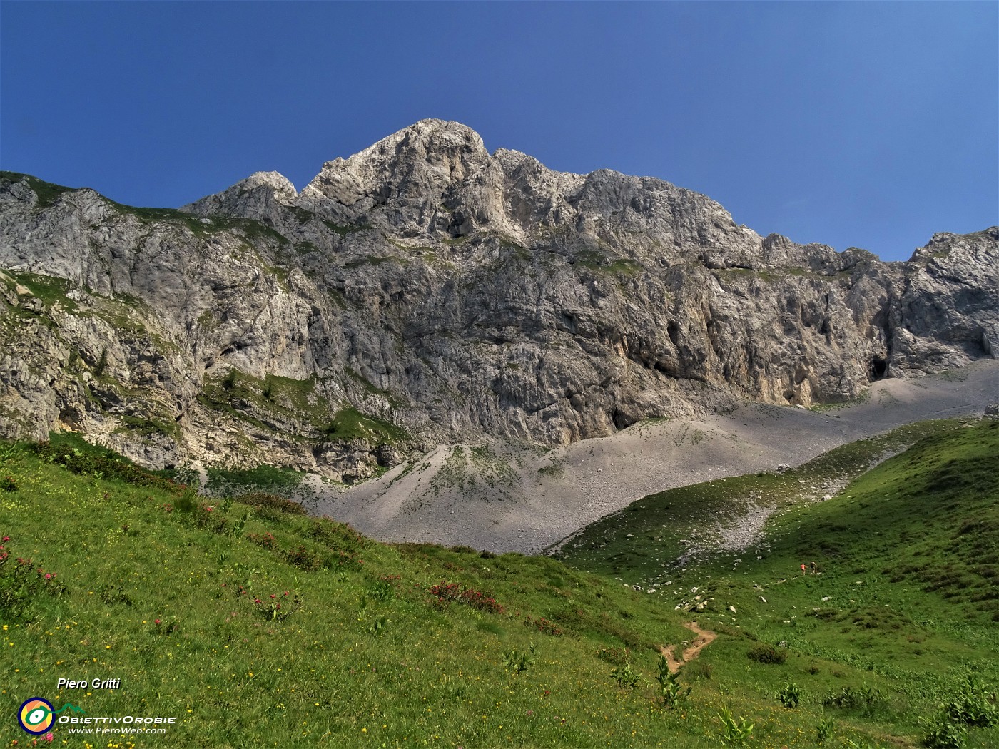 61 Corna Piana (2302 m) roccioso verticale versante nord-ovest.JPG